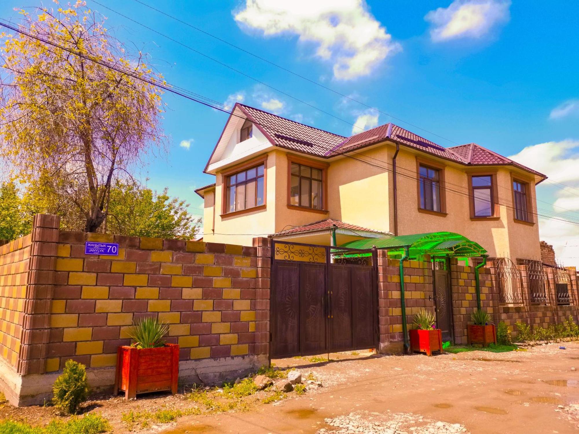 Kurak Homestay Bishkek Exterior foto
